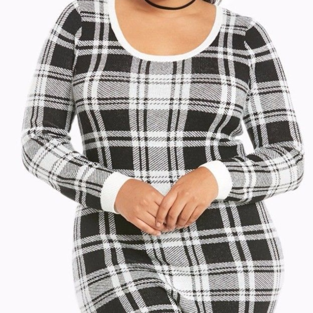 Torrid 0X L Sweater Knit Black/White Plaid Long Sleeve Scoop Neck NWT